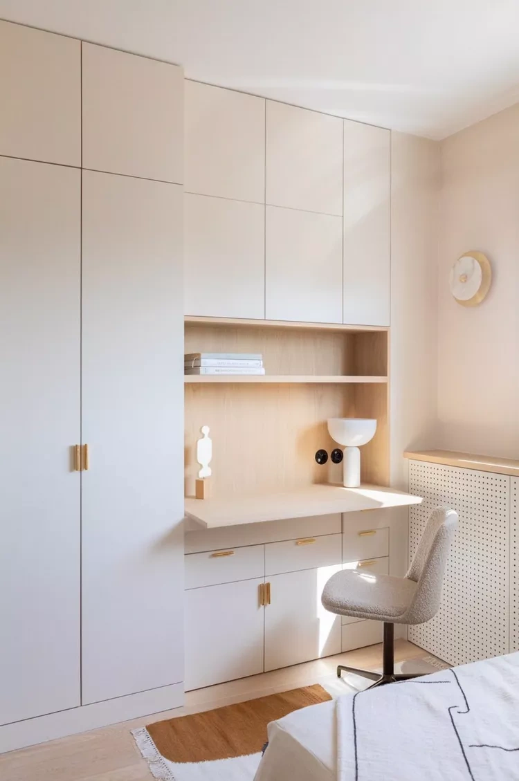 3 chiêu hô biến phòng ngủ chật, nhét thêm nhiều món đồ nhìn vẫn gọn - 1