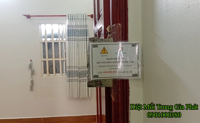 Diệt mối cho khung bao cửa tại KDC Hồng Phát