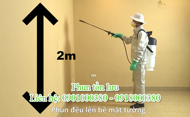 Phun thuốc diệt muỗi dạng tồn lưu.